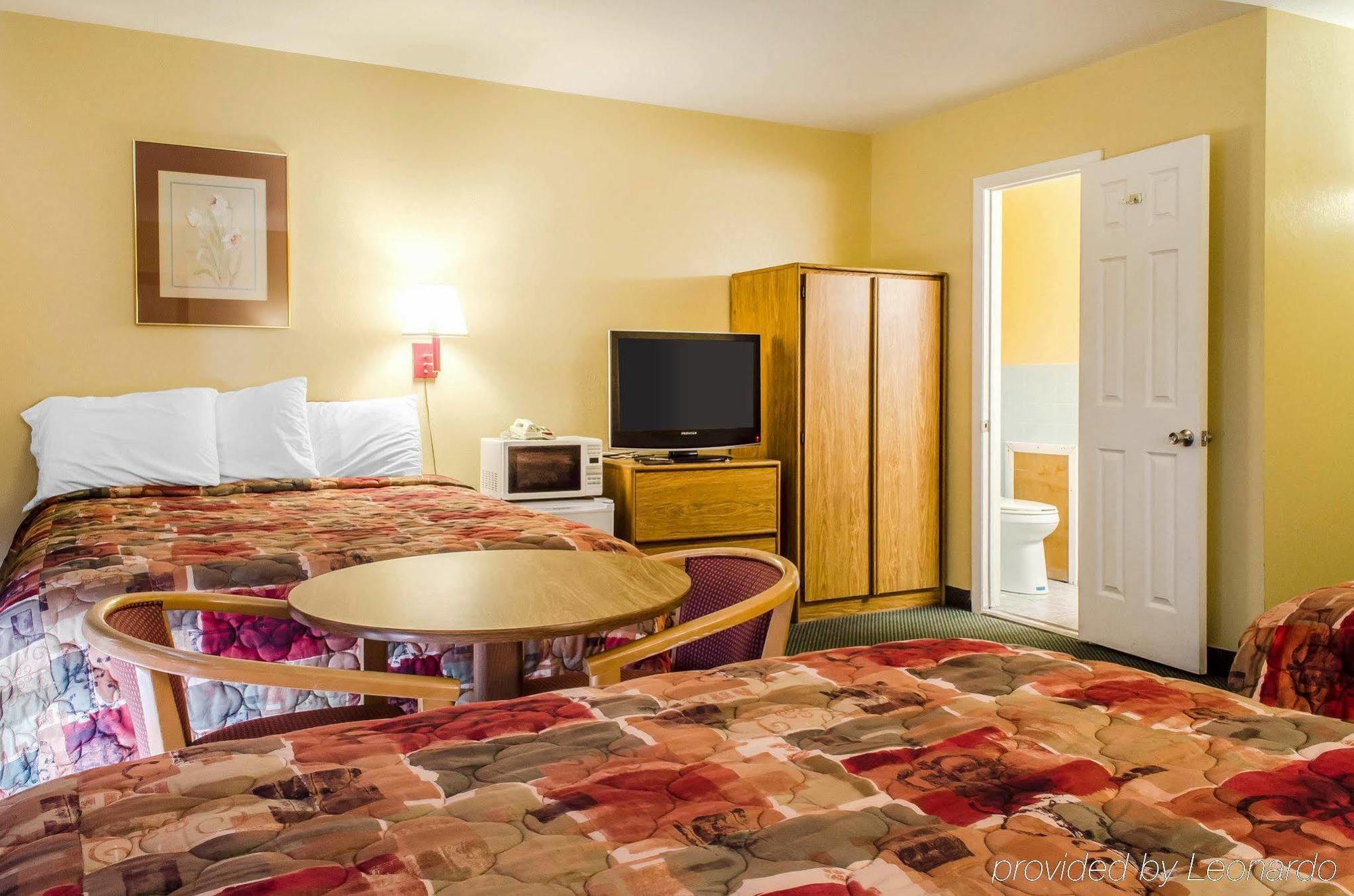 Relax Inn Льюисберг Экстерьер фото