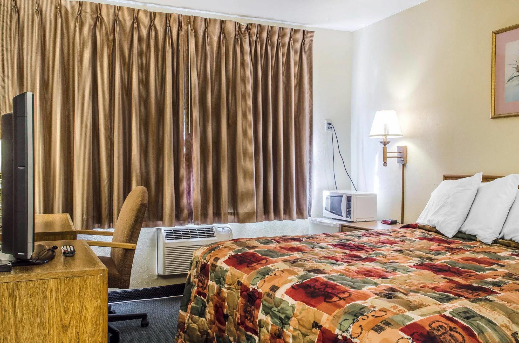 Relax Inn Льюисберг Экстерьер фото