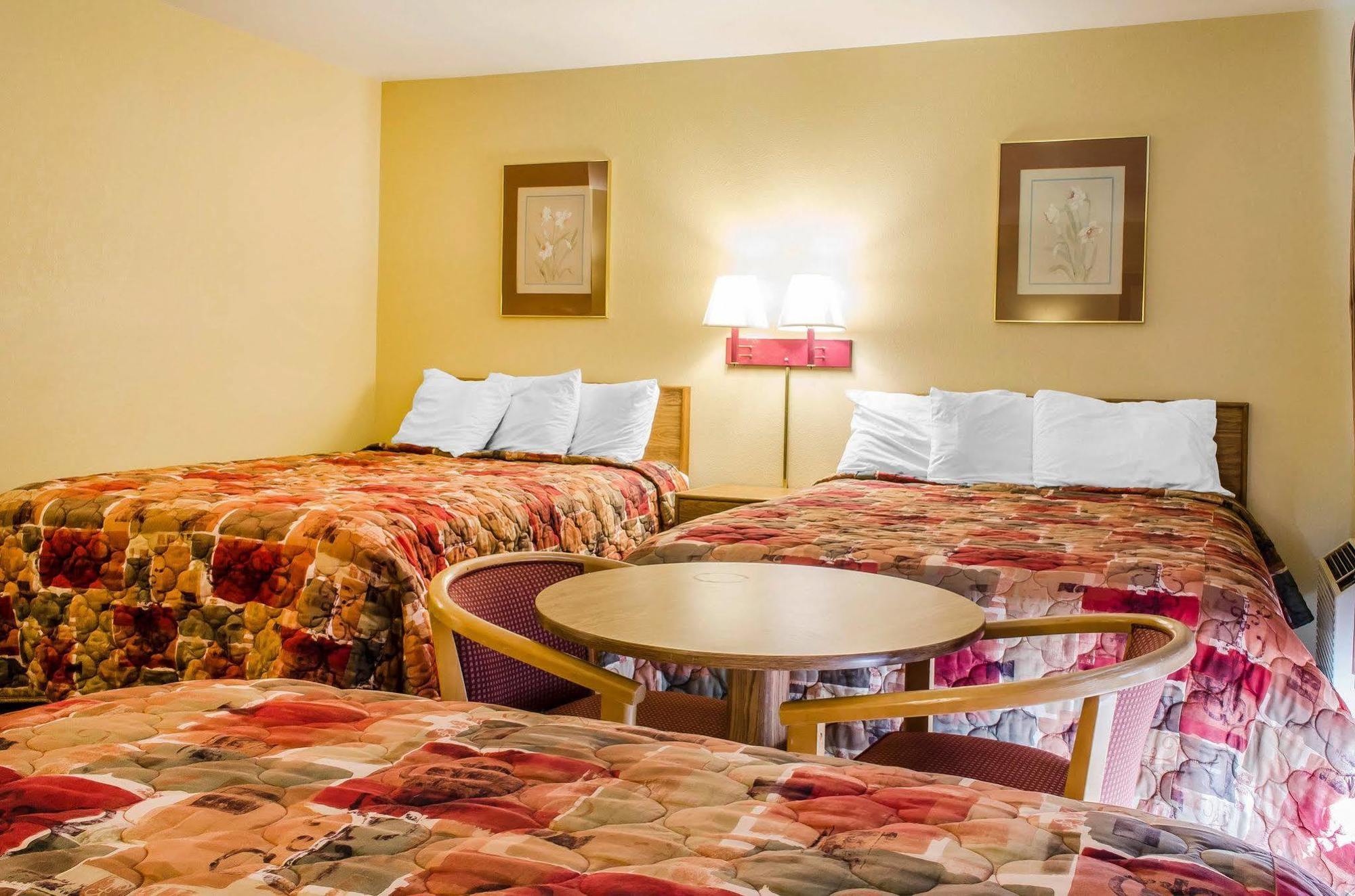 Relax Inn Льюисберг Экстерьер фото